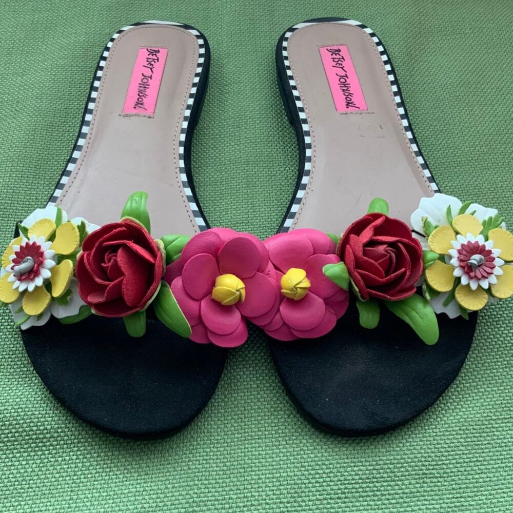Betsey Johnson Floral Flat Sandals Womens Size 7 Multicolor Slide Y2K Boho